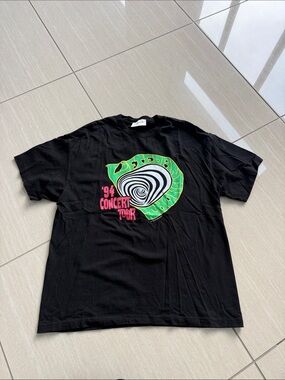 Lifted Anchors Black Short-Sleeve Graphic Concert Tee